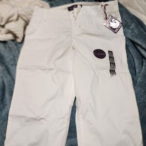 Gloria Vanderbilt Capris Brand New With Tags